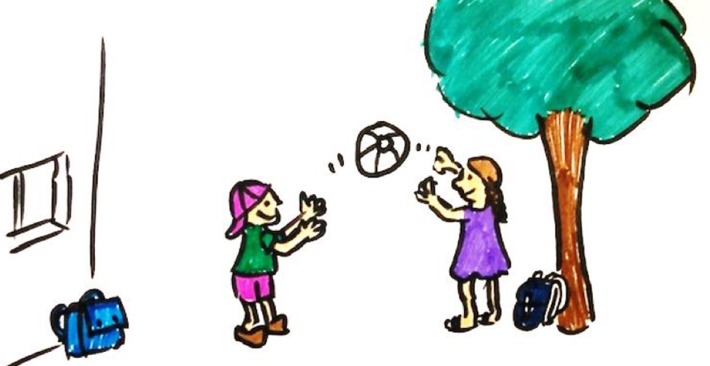 Dessin de deux enfants jouant au ballon dans la cour de récréation
